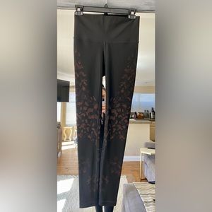 Lululemon wunder under black with print